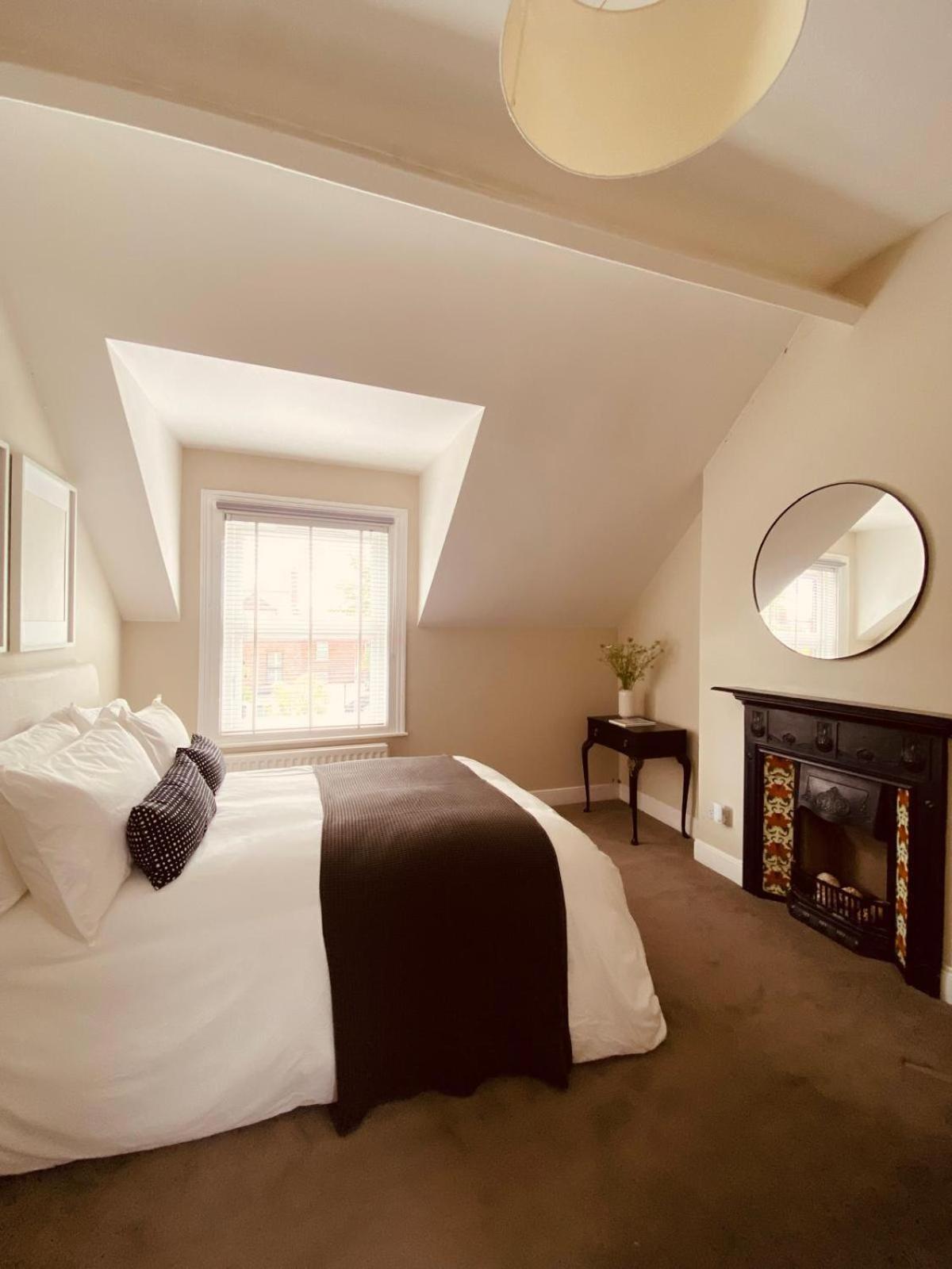 4br Spacious Home- 5 Mins To City- Free Secure Parking Hébergement de vacances Belfast