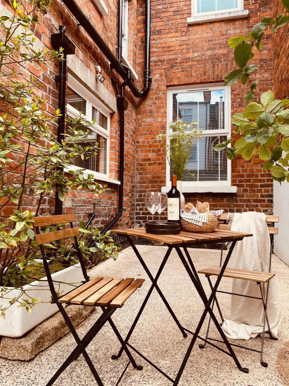 Hébergement de vacances 4br Spacious Home- 5 Mins To City- Free Secure Parking Belfast