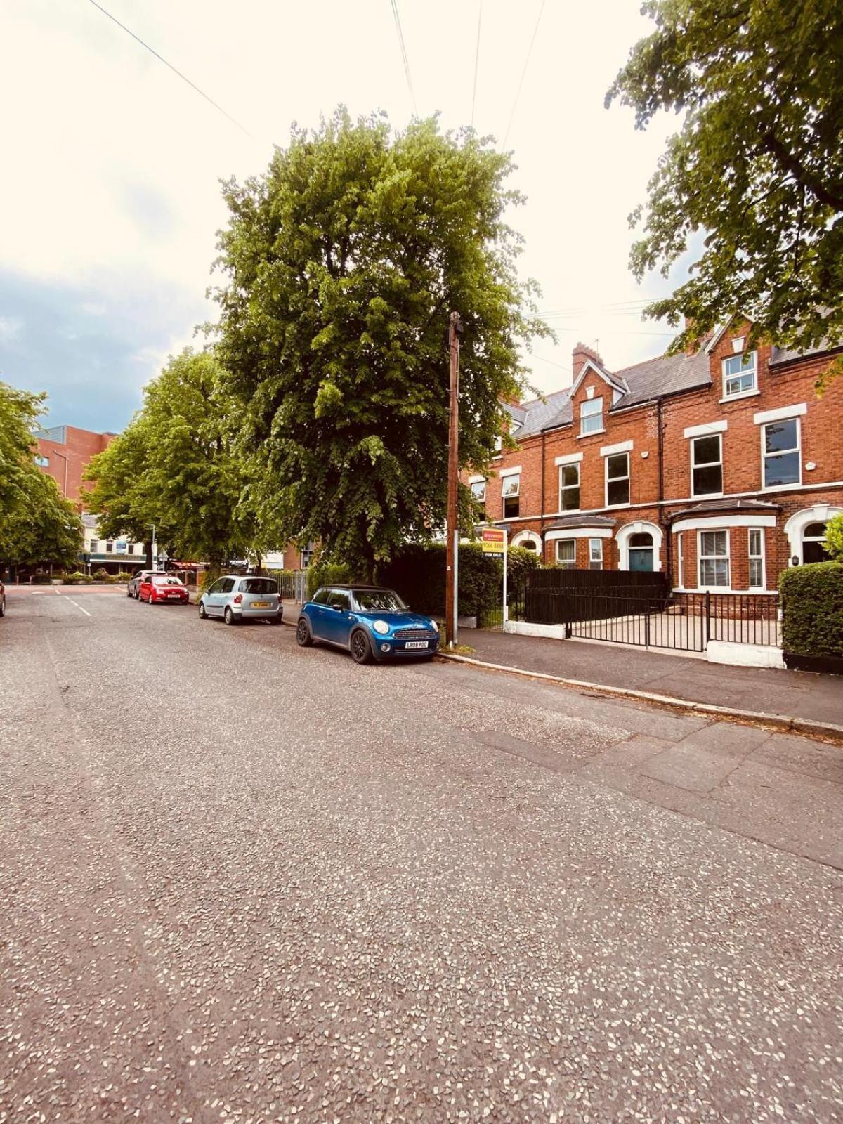 4br Spacious Home- 5 Mins To City- Free Secure Parking Hébergement de vacances Belfast
